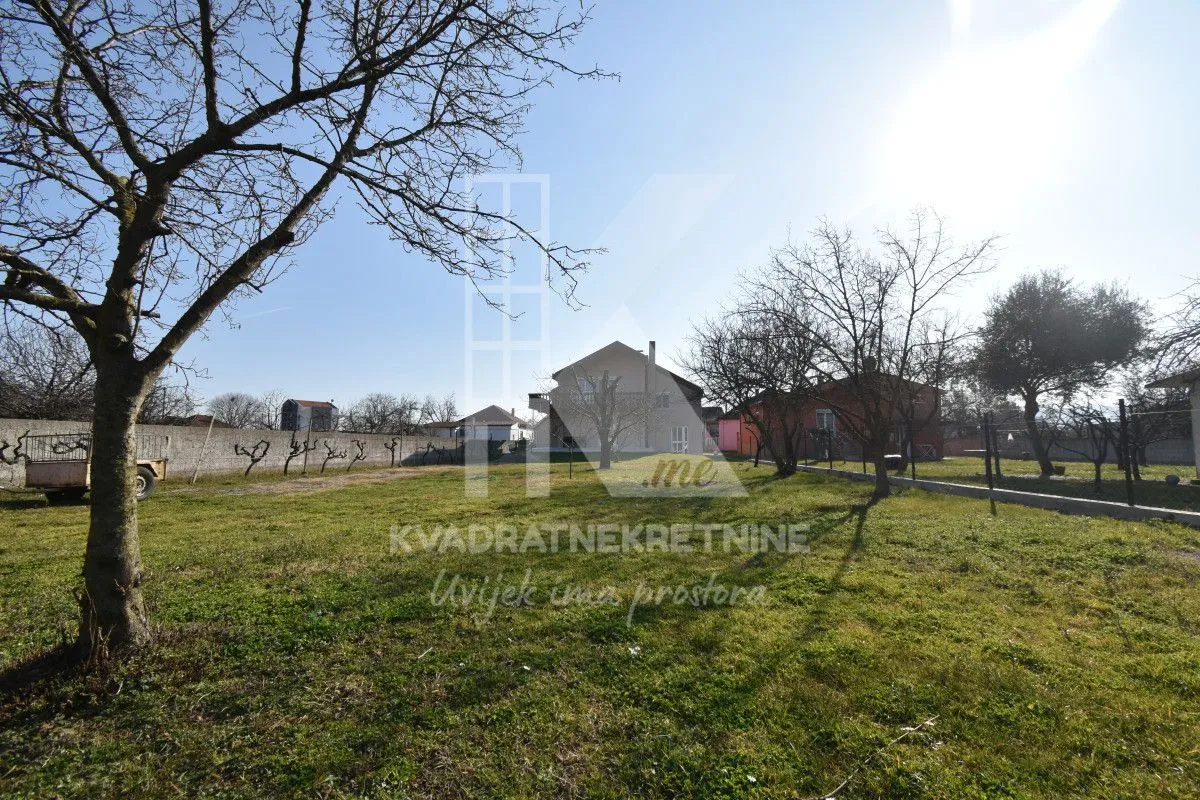 Prodaja, kuća, 500m², Tološi, Podgorica