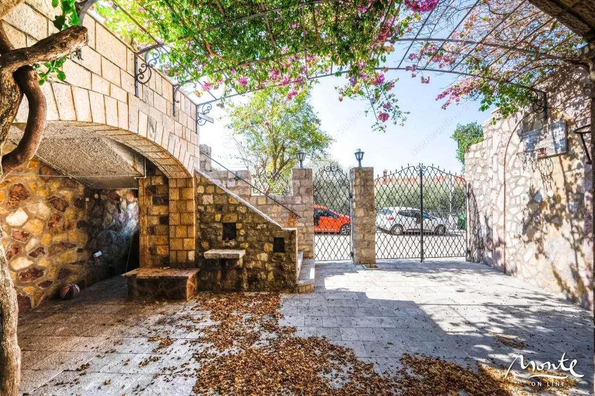 Sale, house, 375m², Sveti Stefan, Budva
