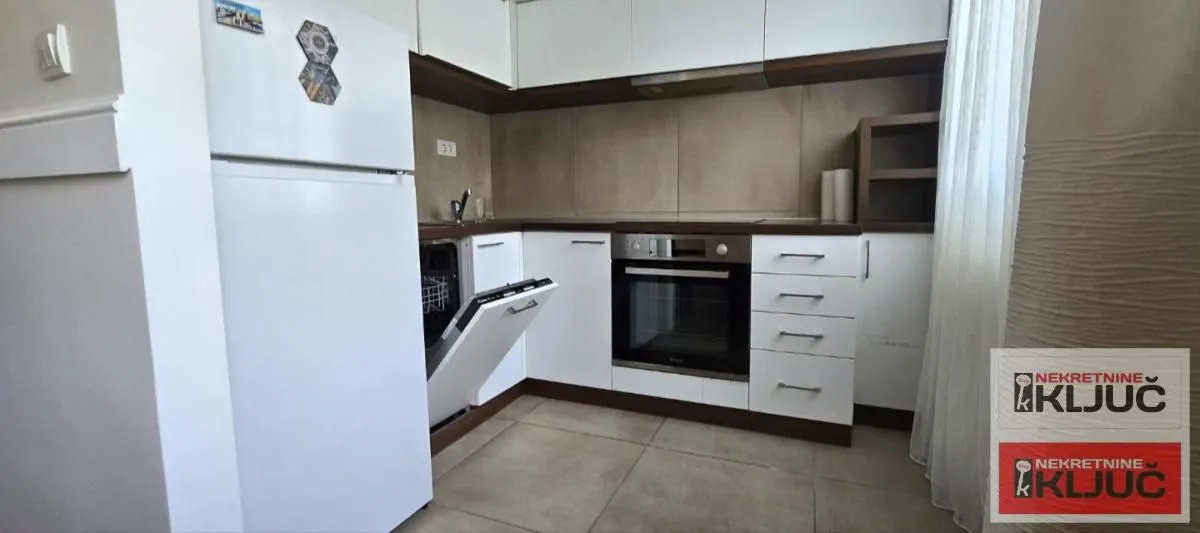Izdavanje, dvosoban stan, 56m², Bulevar Oslobodjenja, Novi Sad Sve Podlokacije