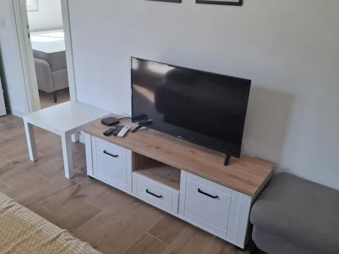 Rent, one bedroom apartment, 45m², Radanovići, Kotor - image 11