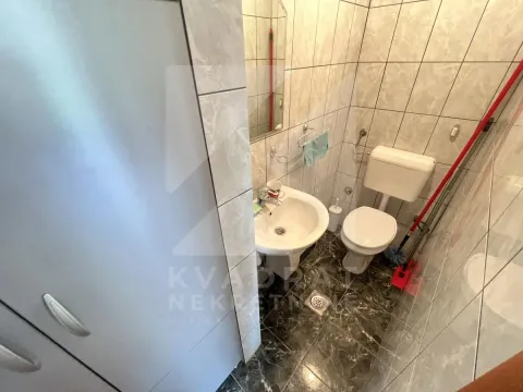 Izdavanje, poslovni prostor, 28m², Stari Aerodrom, Podgorica - image 6