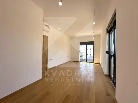 Empty living room with wooden flooring and access to the terrace. - image 6