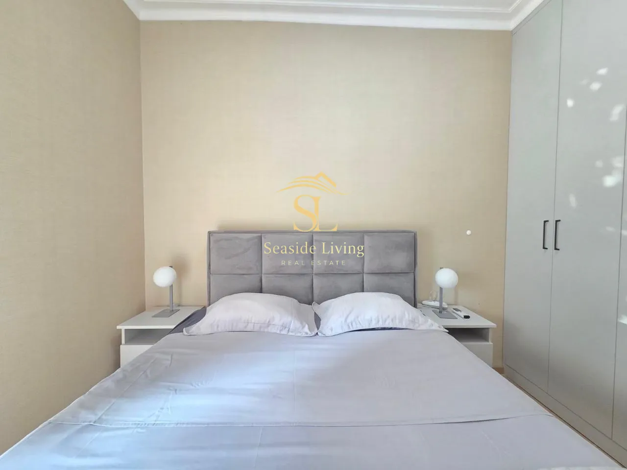 Furnished bedroom with a double bed and built-in wardrobe.