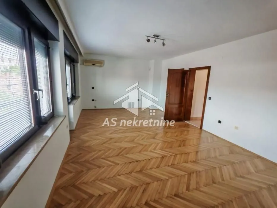 Izdavanje, kuća, 360m², Voždovac Sve Podlokacije, Beograd
