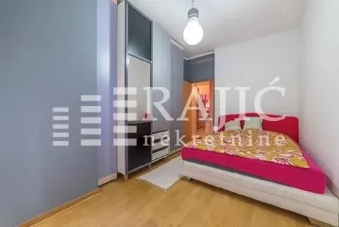 Furnished bedroom with a double bed and built-in wardrobe. - image 16