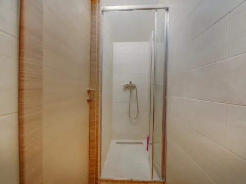 Izdavanje, jednosoban stan, 45m², Pobrežje, Podgorica - image 5