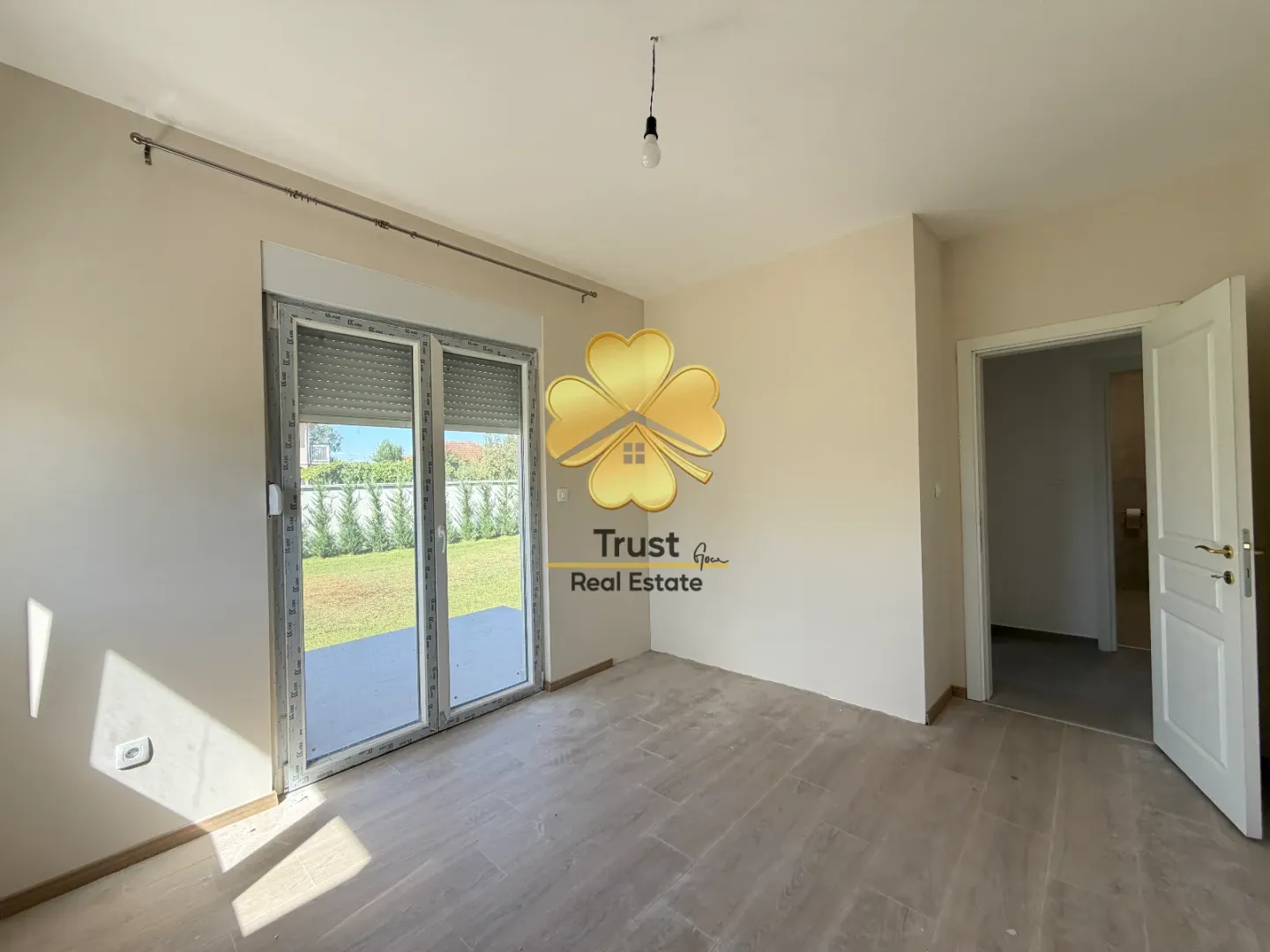 Empty bright room with laminate flooring and access to the yard.
