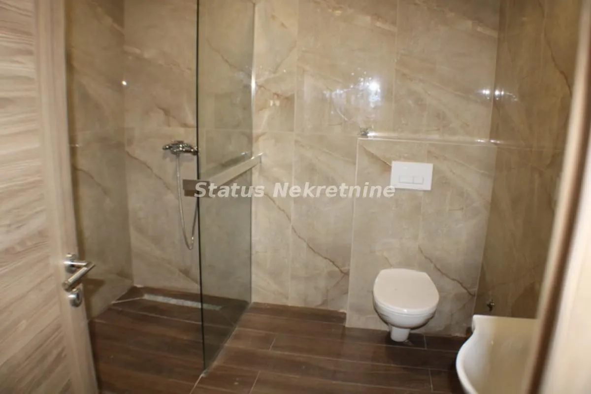 Prodaja, trosoban stan, 77m², Petrovaradin, Novi Sad