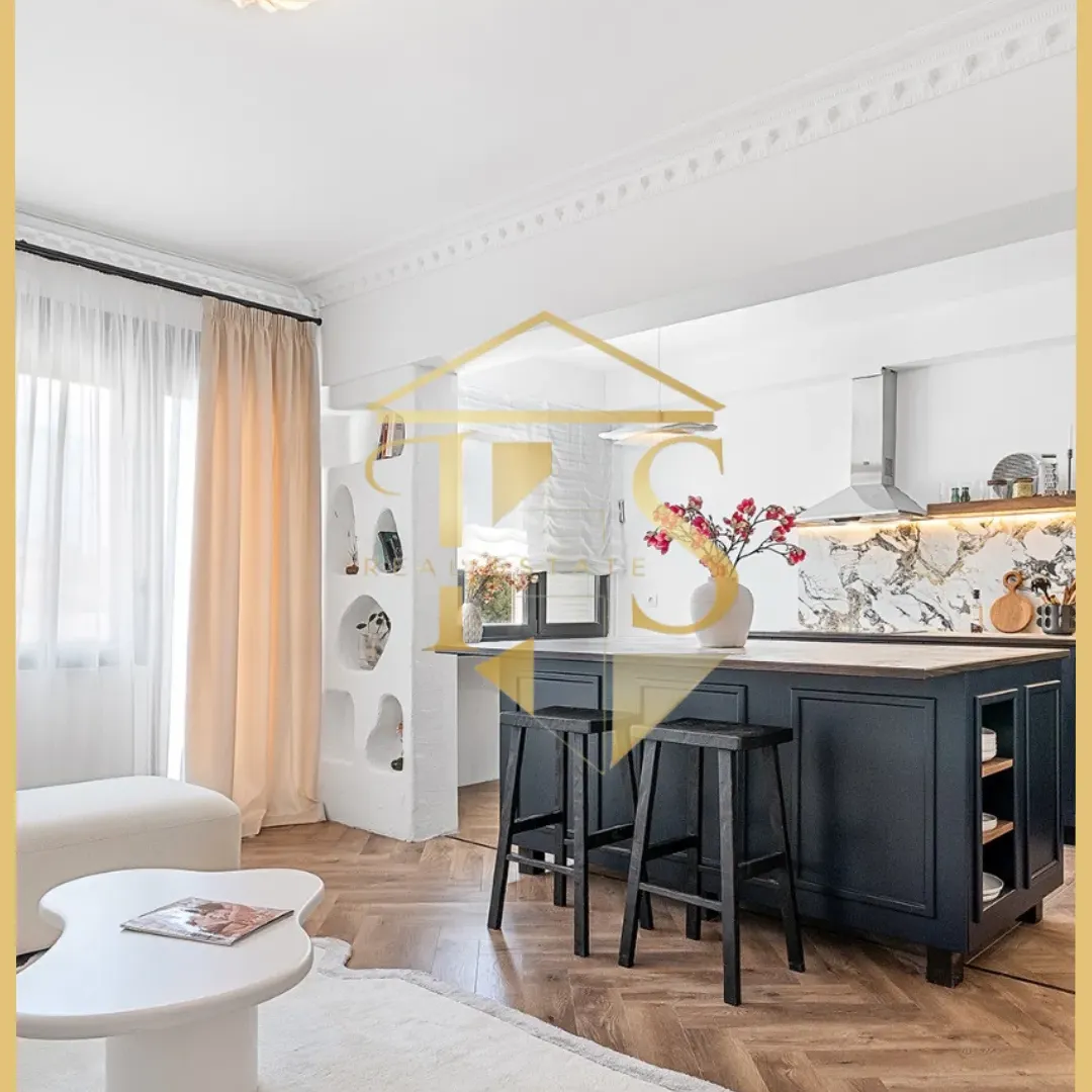 Izdavanje, dvosoban stan, 77m², Centar, Tivat