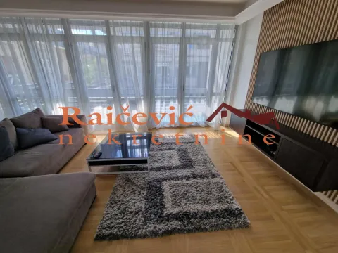 Izdavanje, četvorosoban stan, 148m², Savski Venac, Beograd - image 1