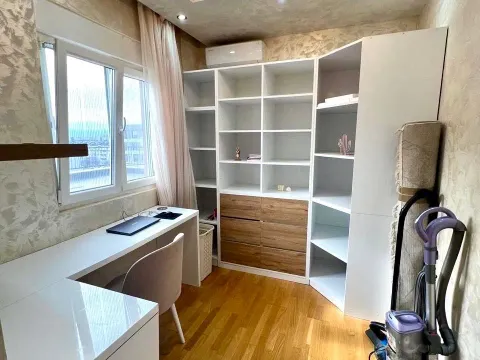 Izdavanje, trosoban stan, 70m², Stari Aerodrom, Podgorica - image 11