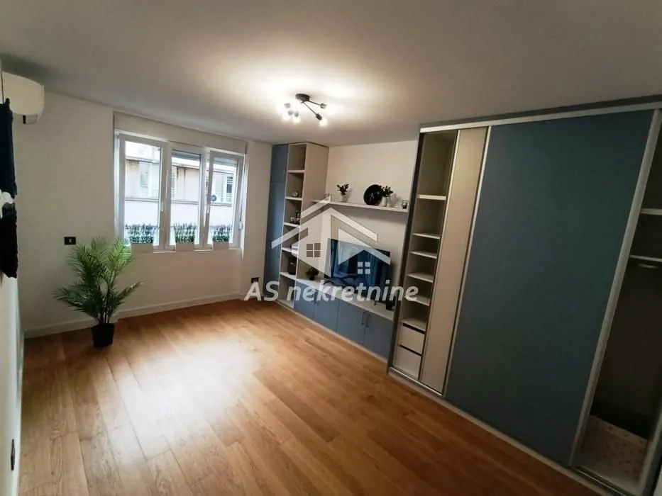 Izdavanje, stan, 37m², Stari Grad, Beograd