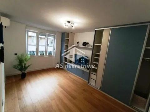 Izdavanje, stan, 37m², Stari Grad, Beograd - image 1
