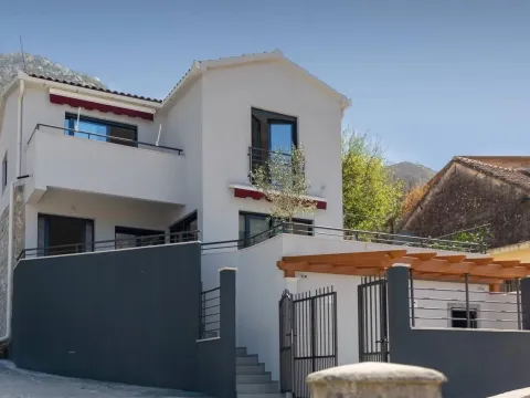 Prodaja, kuća, 160m², Škaljari, Kotor - image 2