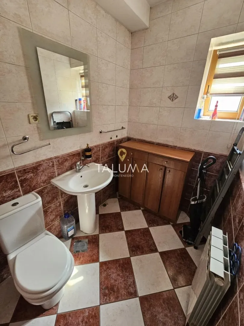 Rent, house, 300m², Masline, Podgorica