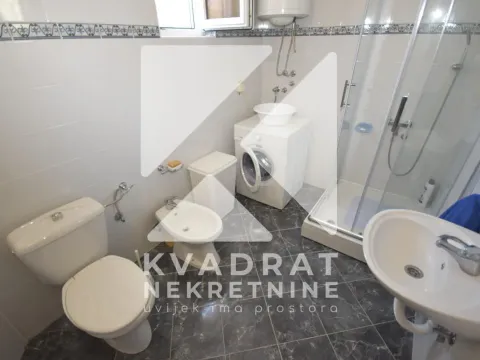 Rent, house, 185m², Tološi, Podgorica - image 19