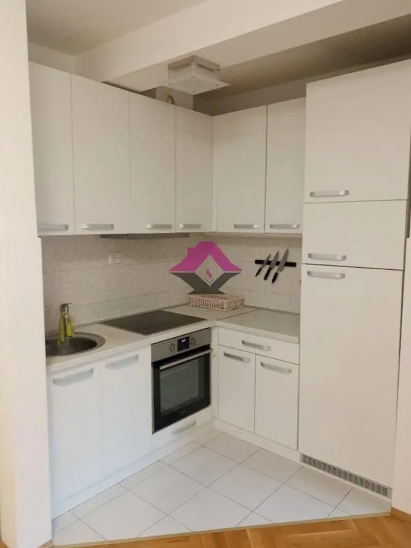 Izdavanje, trosoban stan, 70m², Bulevar Oslobodjenja, Novi Sad Sve Podlokacije