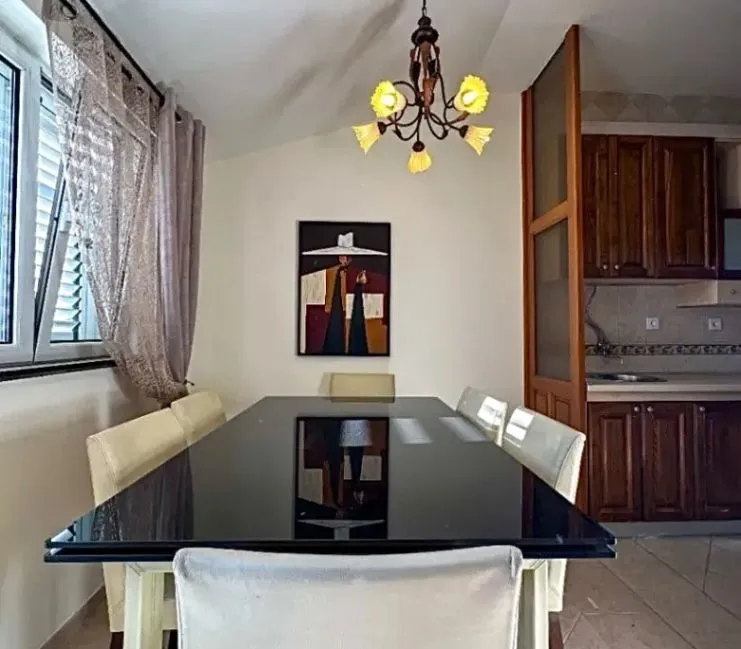 Izdavanje, trosoban stan, 114m², Momišići, Podgorica