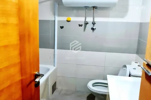 View of the bathroom with a bathtub, toilet, and washbasin. - image 3