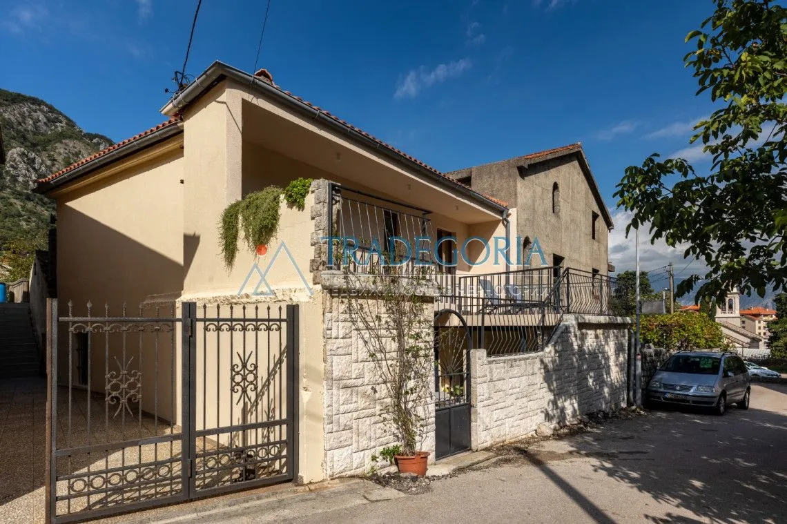 Prodaja, kuća, 170m², Škaljari, Kotor