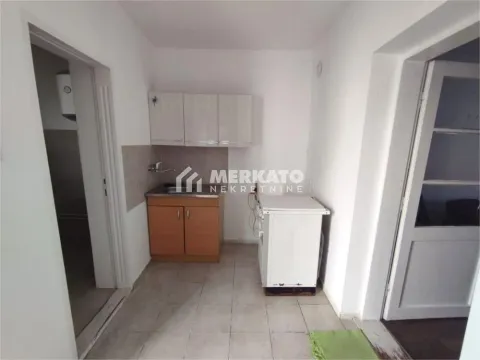 Prodaja, kuća, 249m², Dolja, Zrenjanin - image 9