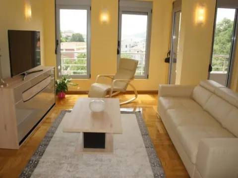 Prodaja, dvosoban stan, 100m², Bečići, Budva - image 1