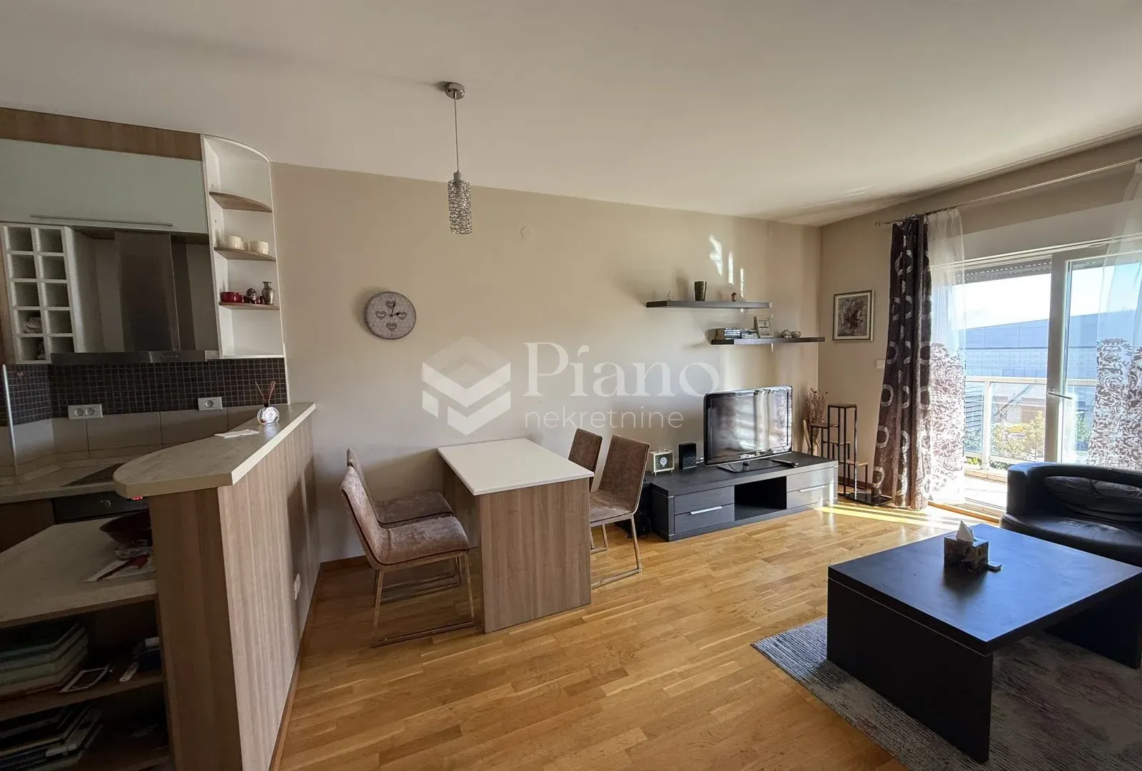 Izdavanje, jednosoban stan, 50m², City Kvart, Podgorica