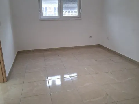 Sale, three bedroom apartment, 78m², Ruma, Srbija - image 3