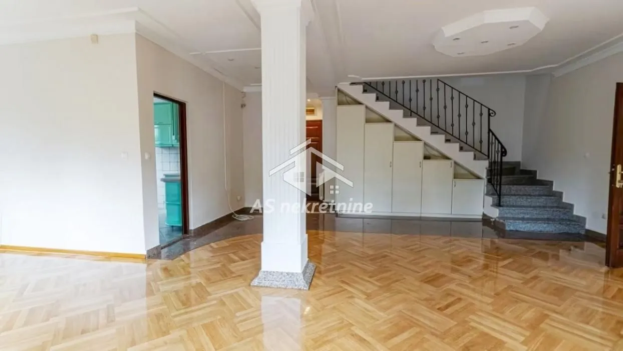 Izdavanje, stan, 210m², Savski Venac, Beograd