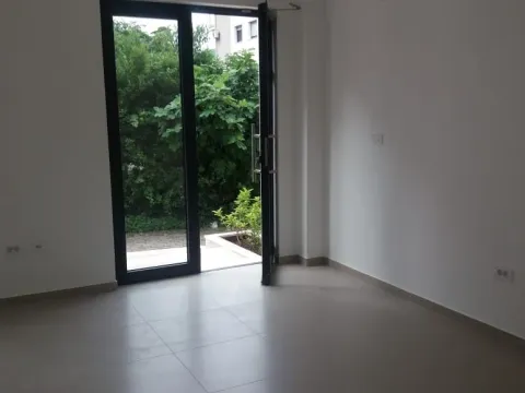 Izdavanje, poslovni prostor, 80m², Dobrota, Kotor - image 2