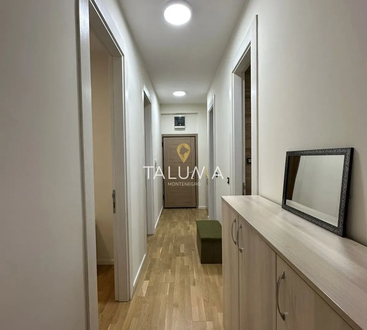 Izdavanje, dvosoban stan, 68m², Blok 9, Podgorica