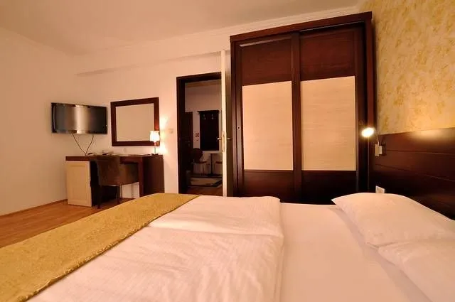 Sale, hospitality venue, 755m², Petrovac, Budva