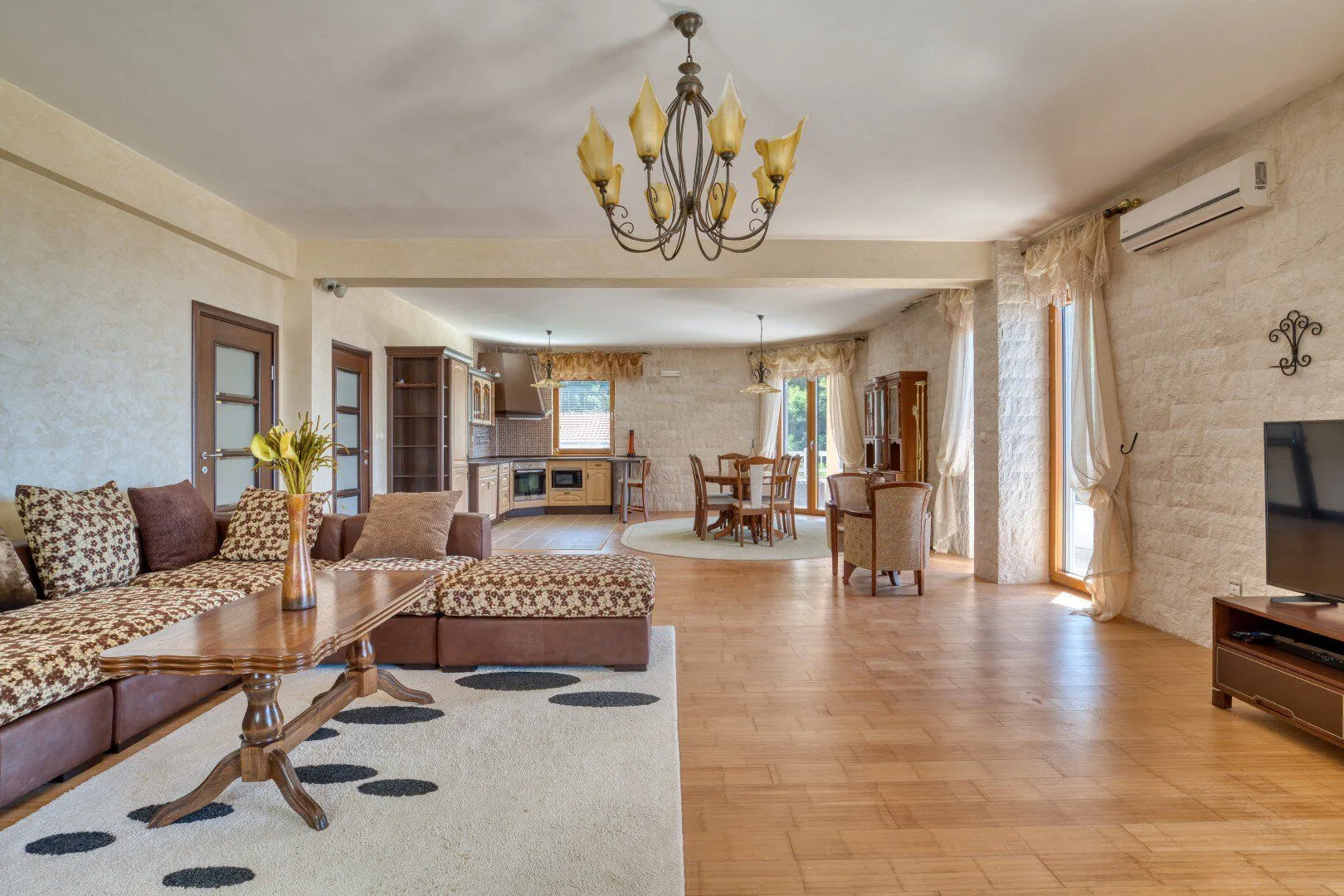 Sale, three bedroom apartment, 146m², Sveti Stefan, Budva