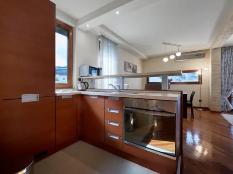 Prodaja, trosoban stan, 116m², Centar, Budva