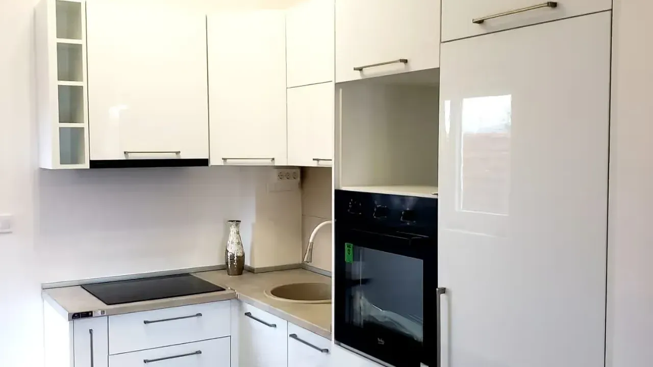 Izdavanje, stan, 60m², Tivat, Crna Gora