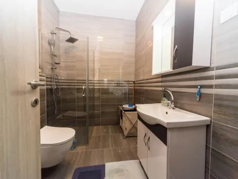 Izdavanje, dvosoban stan, 70m², Stari Aerodrom, Podgorica - image 8