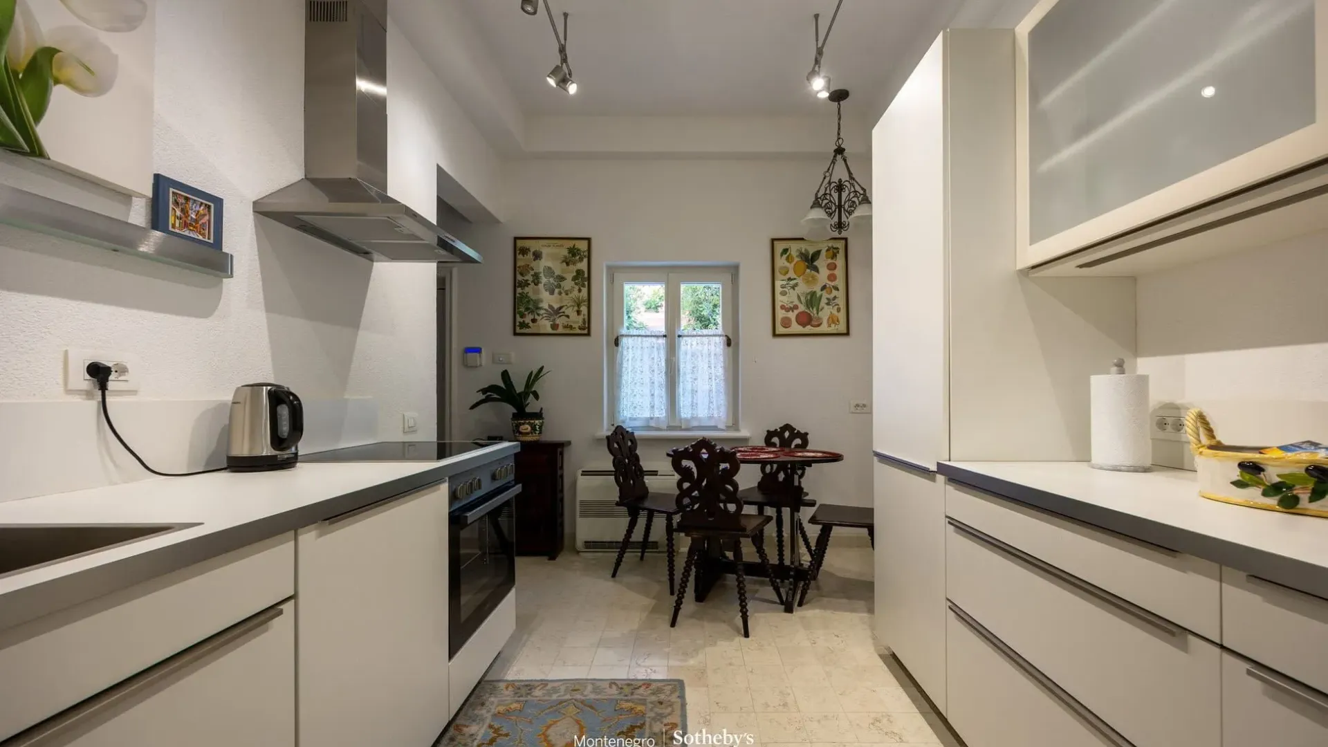 Rent, house, 587m², Dobrota, Kotor