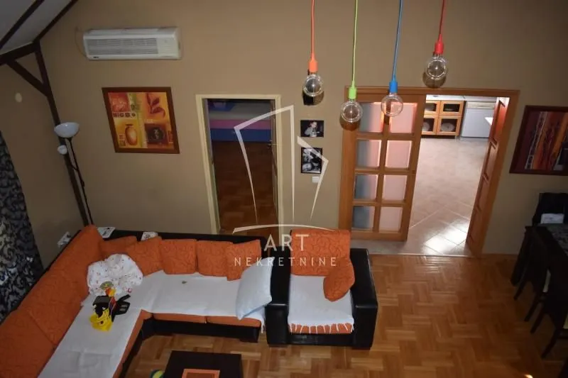 Prodaja, kuća, 336m², Jajinci, Voždovac Sve Podlokacije