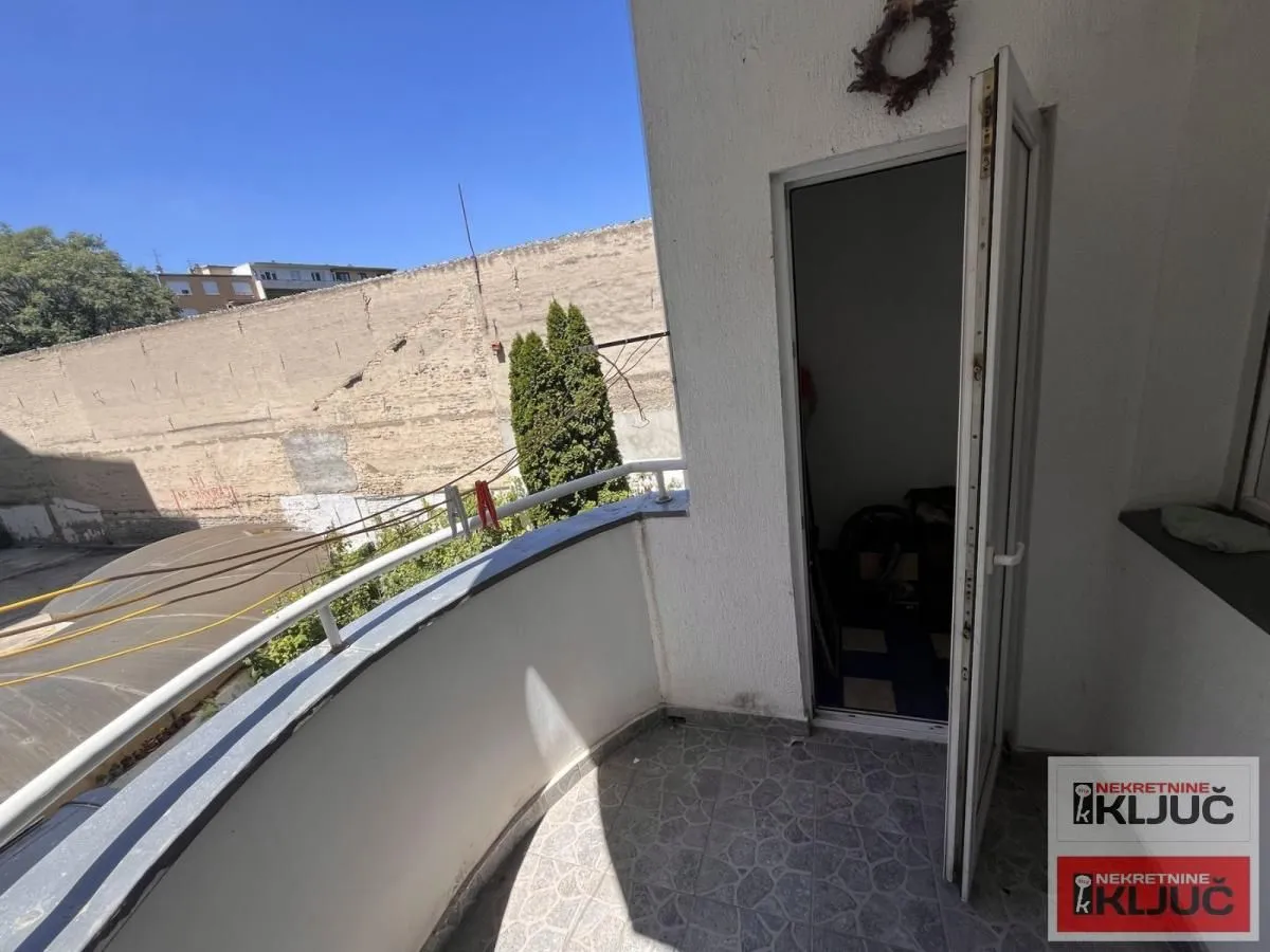 Izdavanje, dvosoban stan, 42m², Grbavica, Novi Sad Sve Podlokacije