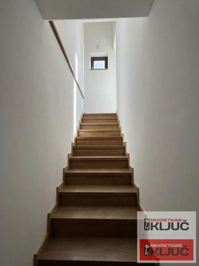 Izdavanje, kuća, 247m², Sremska Kamenica, Petrovaradin
