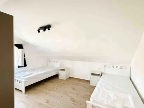 Rent, two bedroom apartment, 80m², Tivat, Crna Gora - image 9