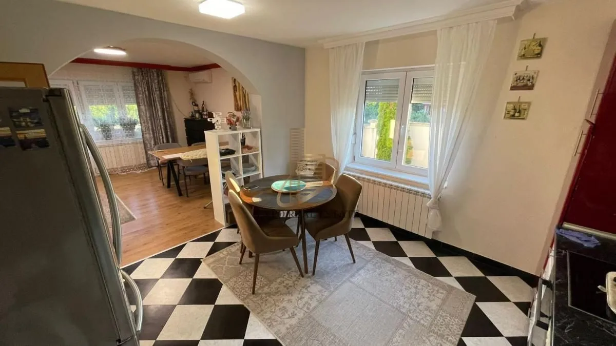 Sale, house, 355m², Djurinci, Sopot