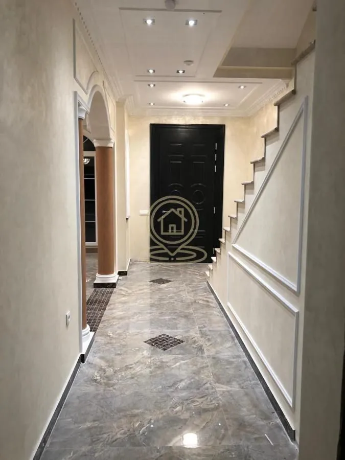 Izdavanje, kuća, 500m², Čukarica, Beograd
