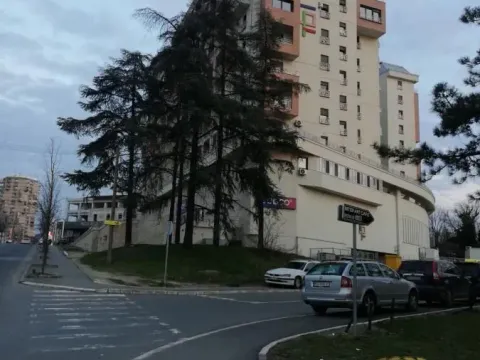 Izdavanje, dvosoban stan, 49m², Hala Pionir, Palilula Sve Podlokacije