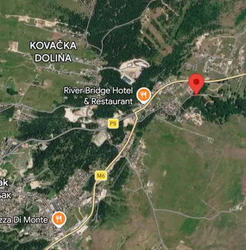 Satelitski prikaz lokacije nekretnine sa označenom pozicijom na mapi. - image 2