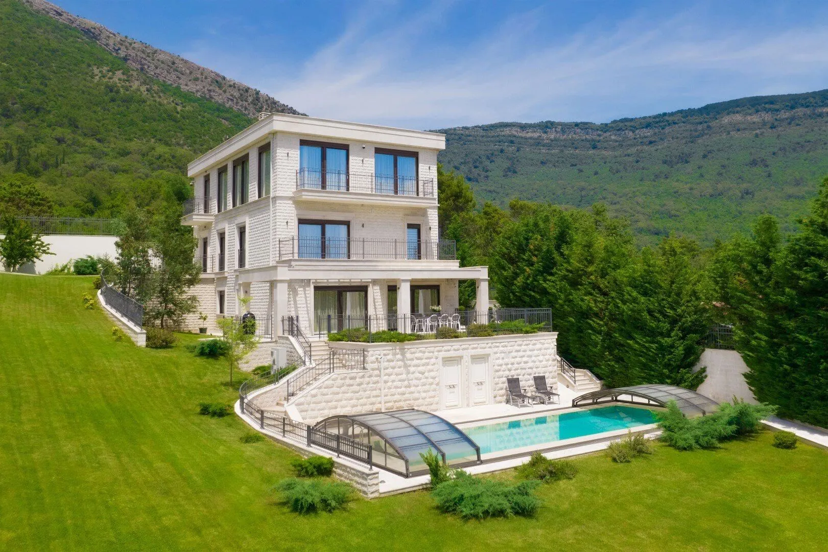 Prodaja, kuća, 750m², Gradiošnica, Tivat