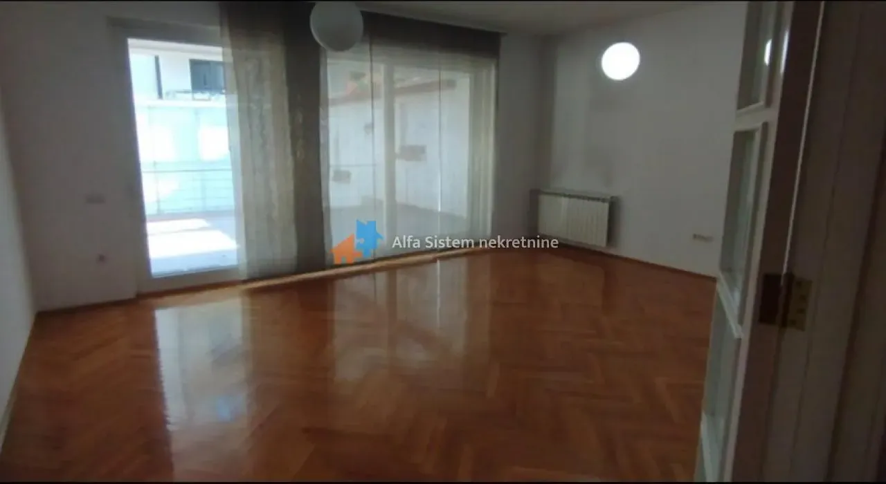 Izdavanje, trosoban stan, 110m², Vračar Hram, Vračar Sve Podlokacije