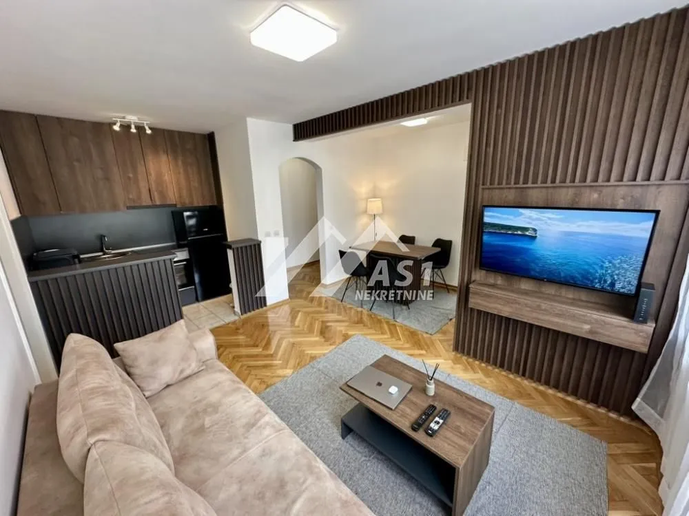 Izdavanje, jednosoban stan, 41m², Bulevar Oslobodjenja, Novi Sad Sve Podlokacije