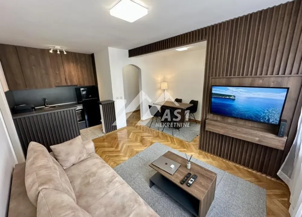 Izdavanje, jednosoban stan, 41m², Bulevar Oslobodjenja, Novi Sad Sve Podlokacije
