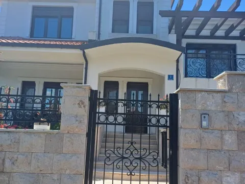Prodaja, kuća, 277m², Radovići, Tivat - image 13